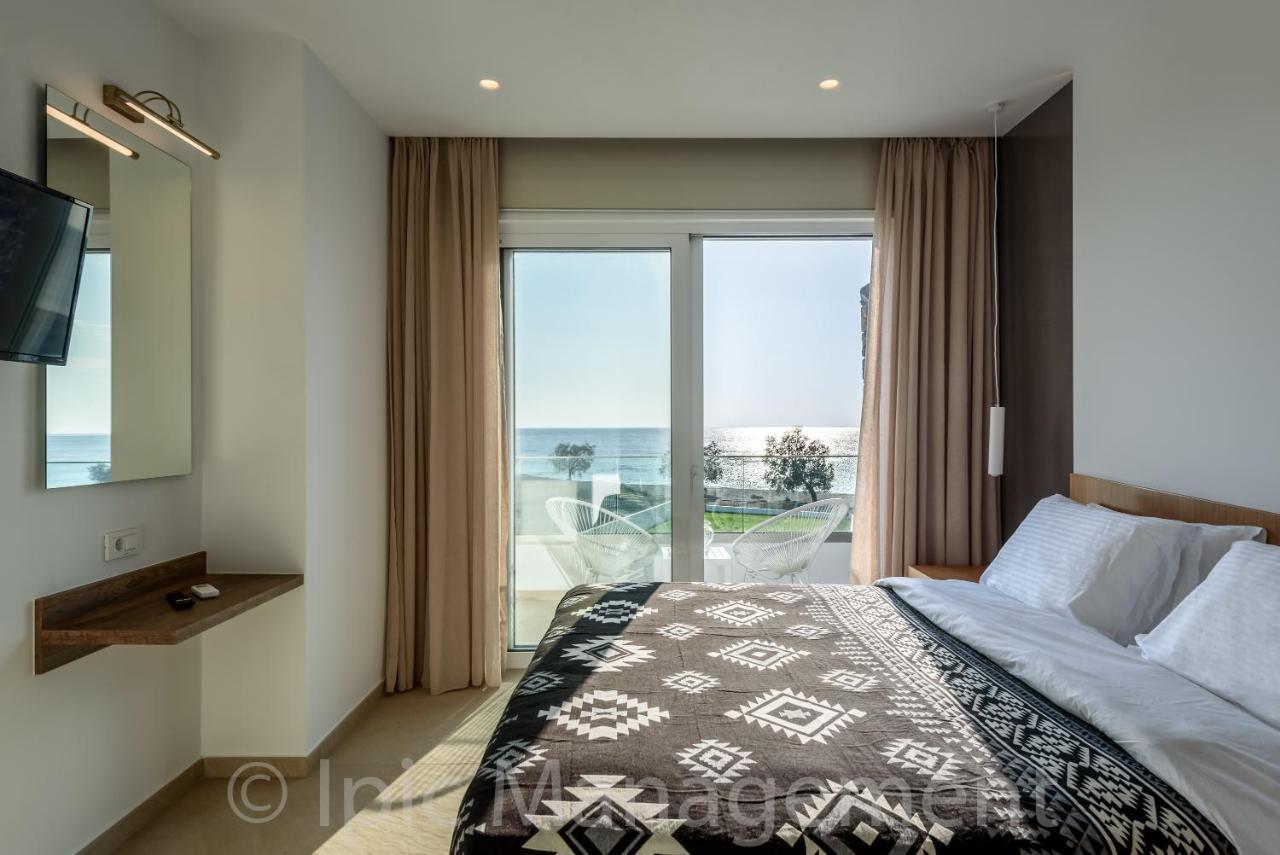 Villa Seafront Pelagia Superb New Listing La Canea